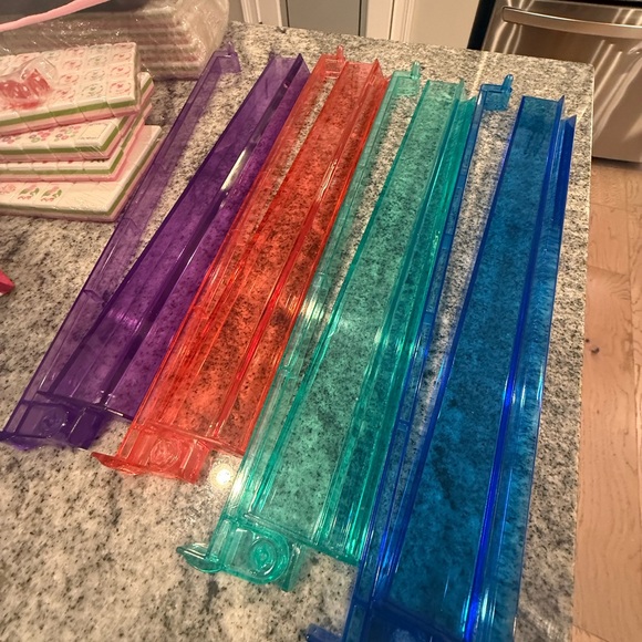 Pink Mahjong Set with Multi-Colored Racks 🀄️ - Picture 6 of 7